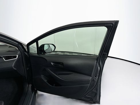 Used 2025 Toyota Corolla LE image 29