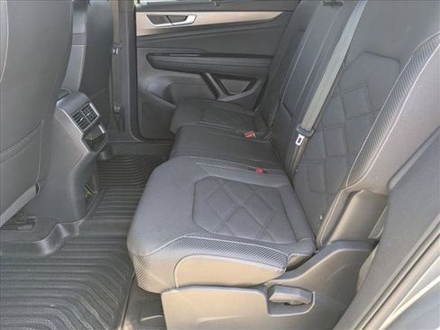 Used 2024 Volkswagen Atlas Cross Sport SE AWD/4WD image 17
