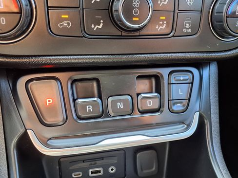 Used 2019 GMC Terrain SLE w/ Driver Convenience Package FWD image 21