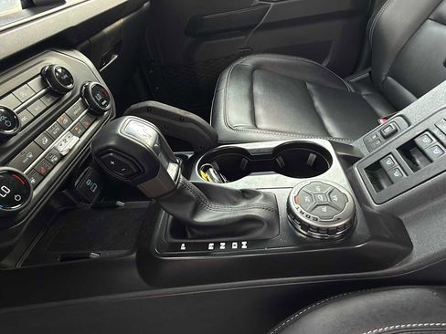 Used 2025 Ford Bronco Badlands image 24