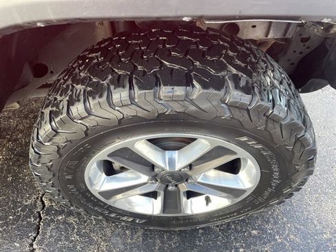 Used 2020 Jeep Wrangler Unlimited Sahara image 10