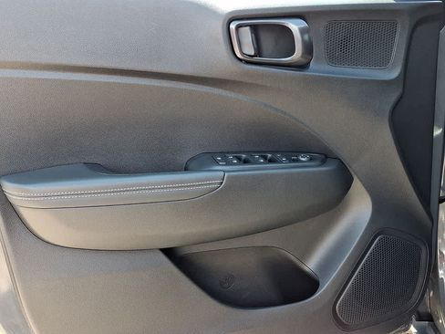 Certified 2025 Hyundai Venue Limited FWD image 11