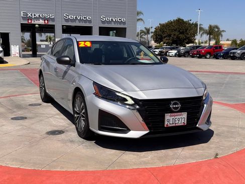 Certified 2024 Nissan Altima 2.5 SV FWD image 2