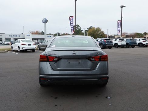 Used 2024 Nissan Altima 2.5 SV image 7