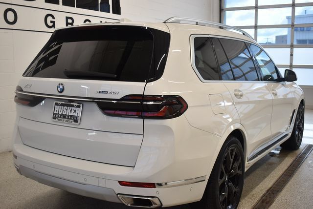 Used 2026 BMW X7 xDrive40i AWD/4WD image 4