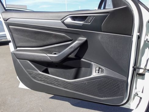 Used 2023 Volkswagen Jetta SE image 22