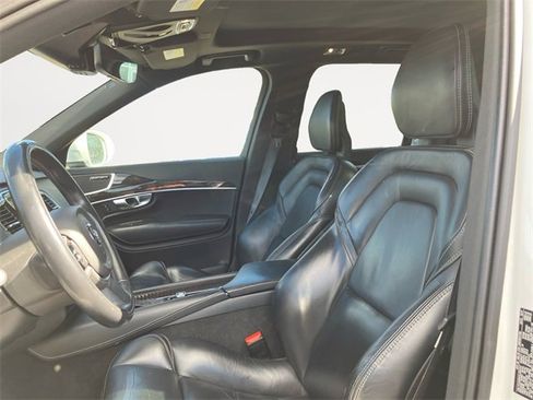 Used 2018 Volvo XC90 T5 Momentum w/ Convenience Package image 9