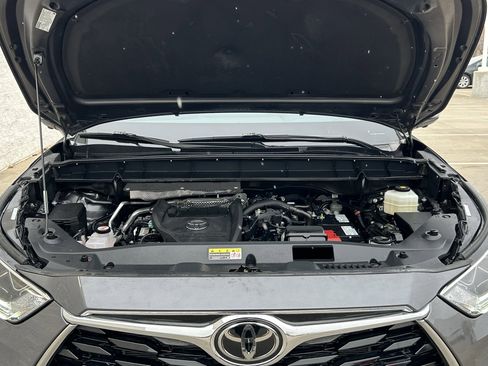 Used 2023 Toyota Highlander Platinum image 12
