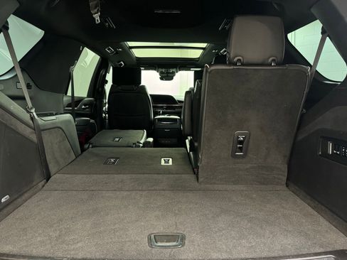 Used 2021 Cadillac Escalade Premium Luxury image 34