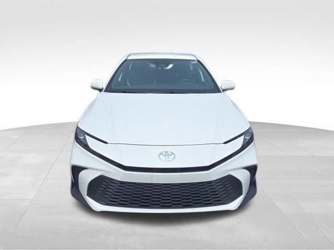 Used 2025 Toyota Camry SE FWD image 8