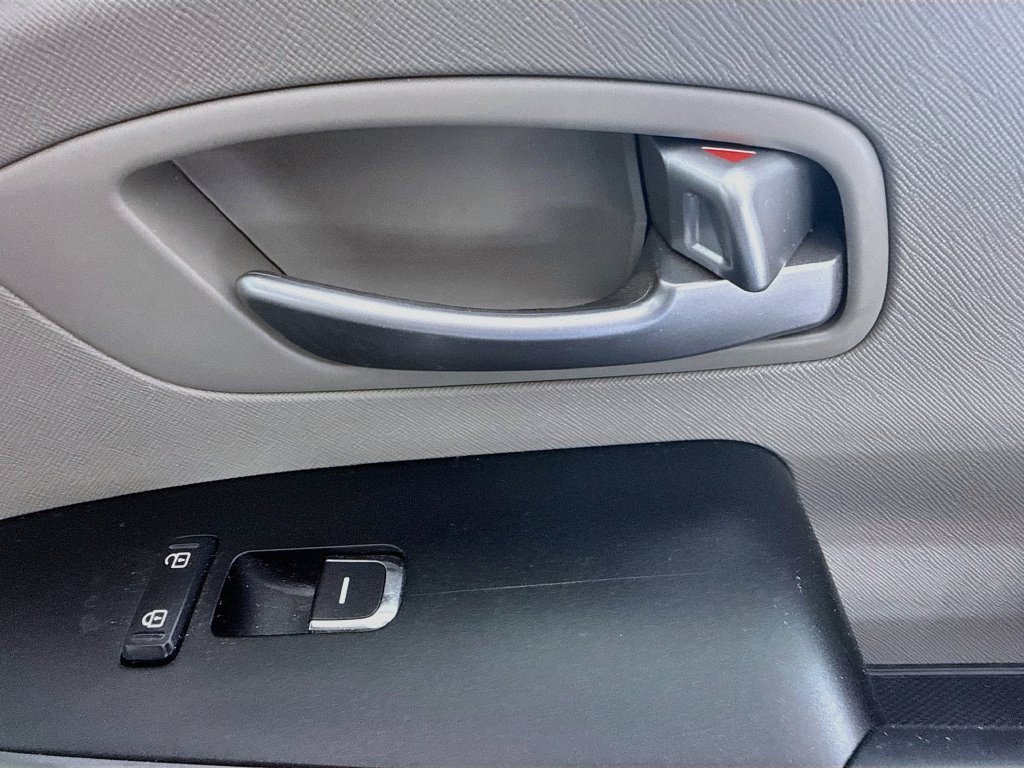Used 2018 Kia Sedona L FWD image 27