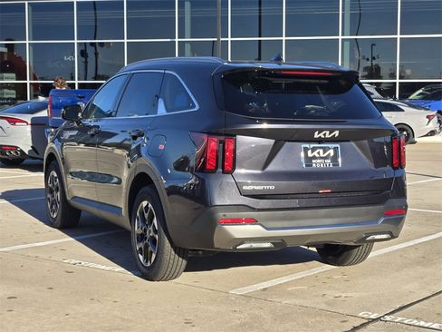 New 2026 Kia Sorento S image 3