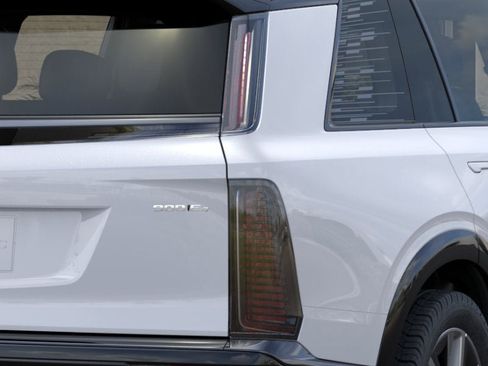 New 2026 Cadillac Vistiq Sport w/ LPO, Floor Liner Package AWD/4WD image 11