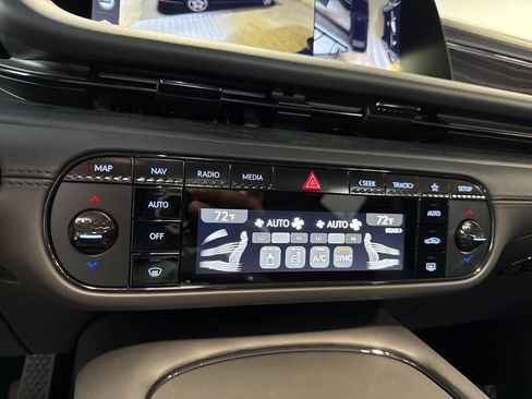 New 2026 Genesis G90 3.5T Prestige image 18