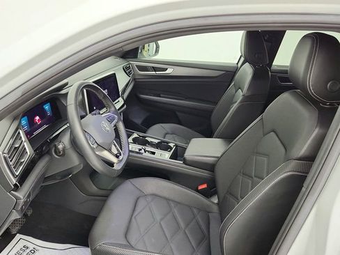 Used 2024 Volkswagen Atlas Cross Sport SE image 17