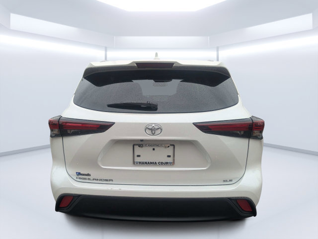 Used 2024 Toyota Highlander XLE FWD image 4