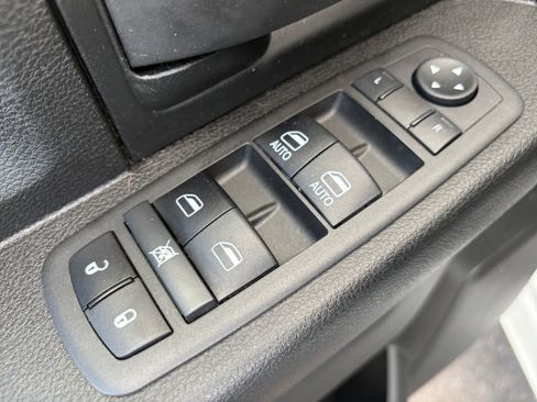 Used 2022 RAM 2500 Tradesman w/ Chrome Appearance Group AWD/4WD image 16