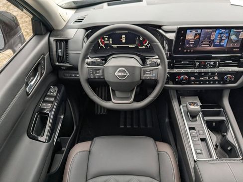New 2026 Nissan Pathfinder Platinum image 16