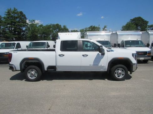 Certified 2025 GMC Sierra 2500 Pro w/ 1SA Pro Safety Plus Package AWD/4WD image 3