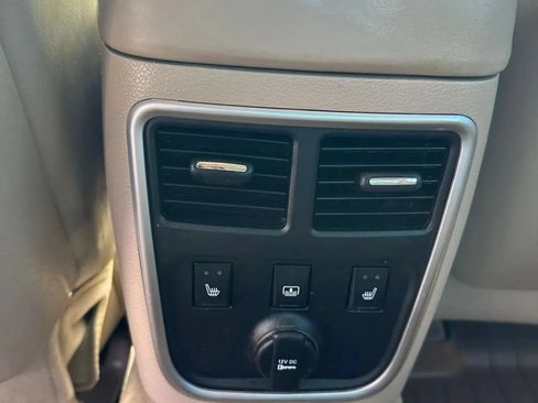 Used 2014 Chrysler 300 C RWD image 20