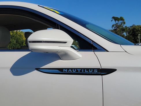 Used 2019 Lincoln Nautilus Select image 8