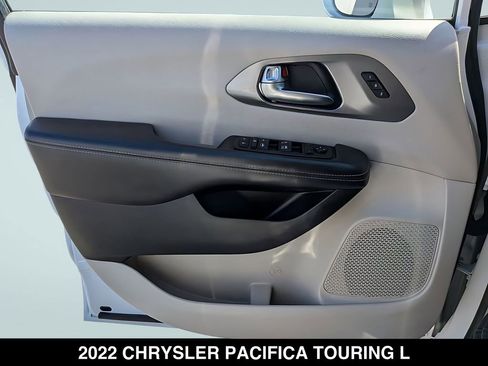 Used 2022 Chrysler Pacifica Touring-L FWD image 24
