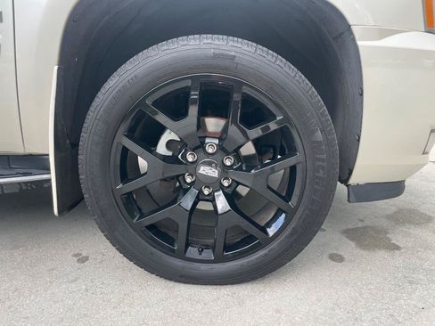 Used 2007 Cadillac Escalade AWD w/ Information Package image 32