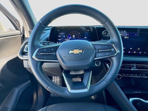 Used 2024 Chevrolet Traverse LT image 11