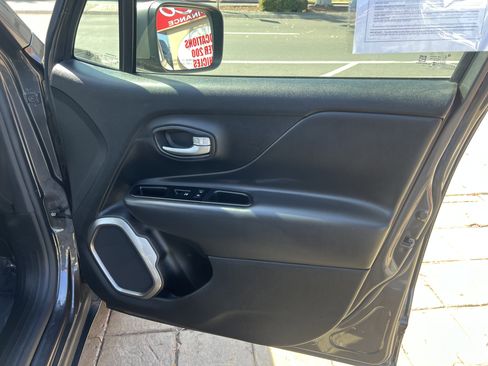 Used 2020 Jeep Renegade Limited w/ UConnect 8.4 Nav Group image 31