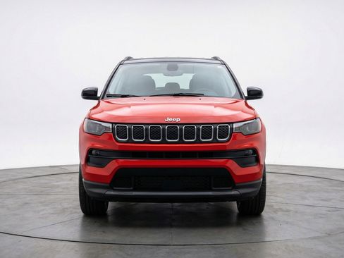 Used 2025 Jeep Compass Limited AWD/4WD image 2