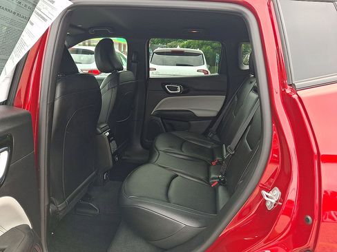 Certified 2025 Jeep Compass Limited AWD/4WD image 20