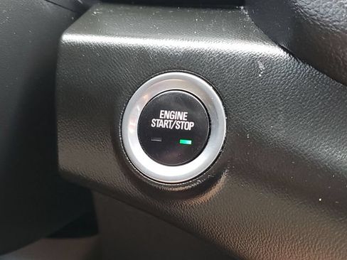 Used 2022 GMC Terrain SLE w/ Driver Convenience Package FWD image 16