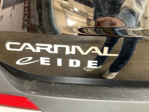 New 2026 Kia Carnival FWD image 18
