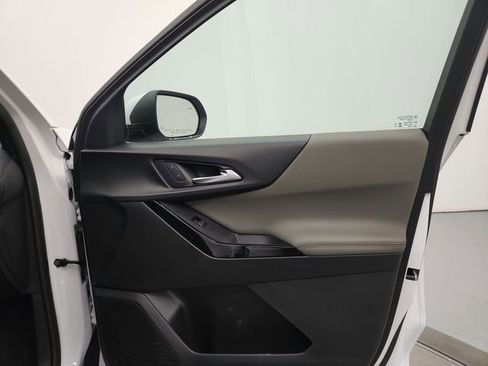 New 2026 Chevrolet Equinox LT w/ Convenience Package II FWD image 39