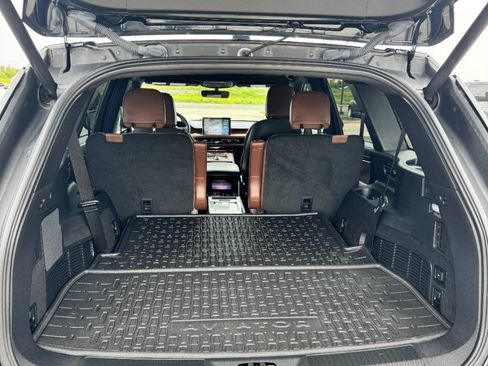 Used 2023 Lincoln Aviator Reserve w/ Equipment Group 201A RWD image 17