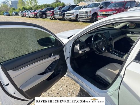 Used 2018 Honda Accord Touring image 15