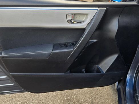 Used 2015 Toyota Corolla LE FWD image 11
