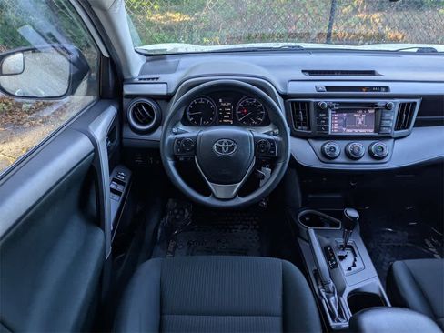 Used 2018 Toyota RAV4 LE image 17