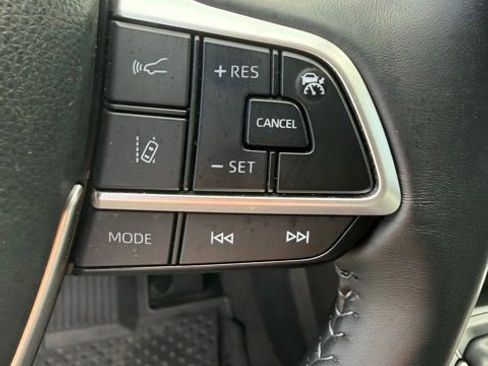 Used 2023 Toyota Highlander XLE image 20