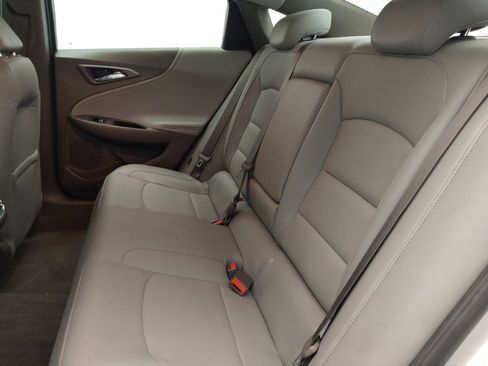 Used 2018 Chevrolet Malibu LT w/ Leather Package FWD image 18