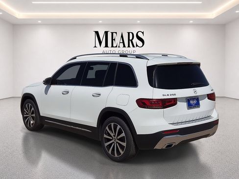 Used 2022 Mercedes-Benz GLB 250 4MATIC w/ Premium Package Lite image 3