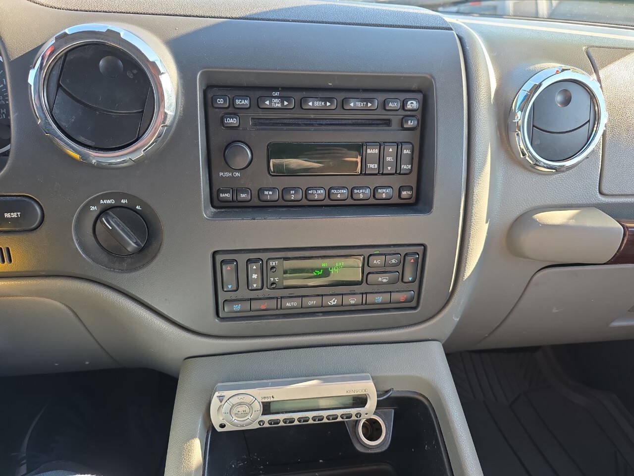 Used 2006 Ford Expedition Limited AWD/4WD image 24