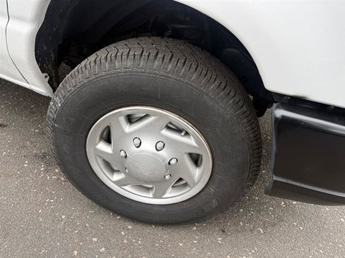 Used 2014 Ford E-250 and Econoline 250 w/ Power Group image 27