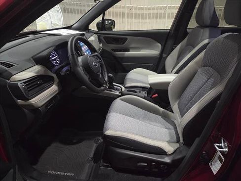 Used 2025 Subaru Forester Premium image 14