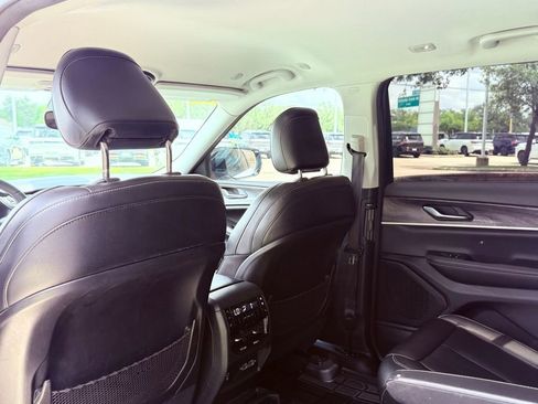 Used 2023 Jeep Grand Cherokee L Limited AWD/4WD image 27