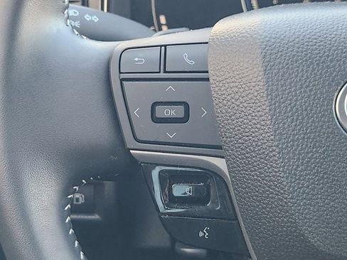 Used 2025 Toyota Camry XLE image 29