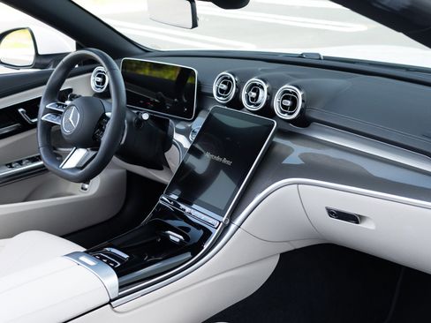 Used 2025 Mercedes-Benz CLE 450 4MATIC Cabriolet image 46