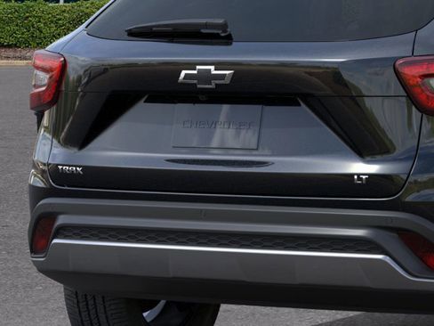 New 2026 Chevrolet Trax LT w/ Driver Confidence Package image 38