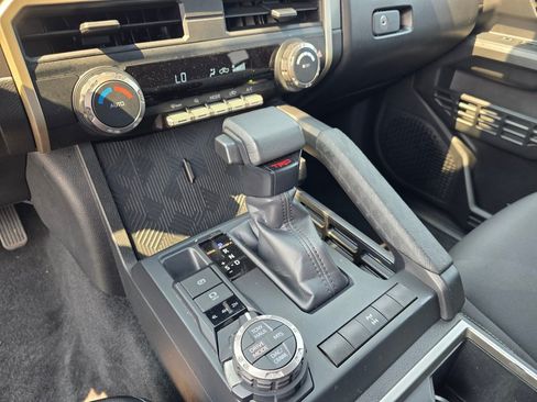 Used 2024 Toyota Tacoma TRD Off-Road AWD/4WD image 15