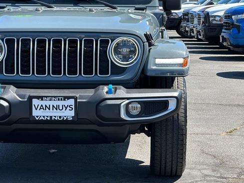 Used 2024 Jeep Wrangler Unlimited Sahara AWD/4WD image 12